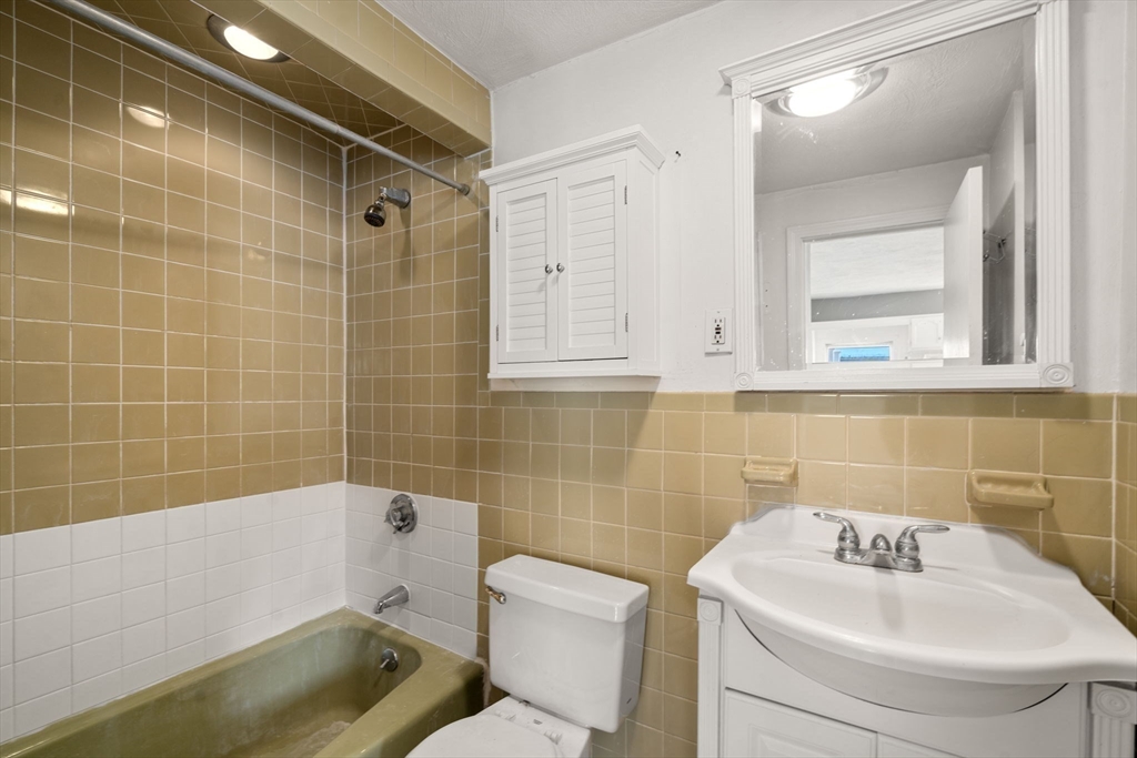 34 Washington St # 3B