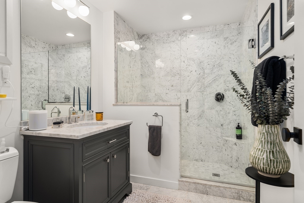 210 South St # 2 Unit: PH 11-2