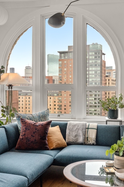 210 South St # 2 Unit: PH 11-2