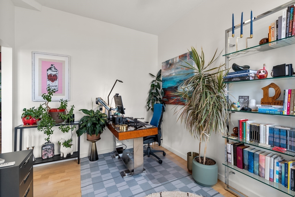 210 South St # 2 Unit: PH 11-2