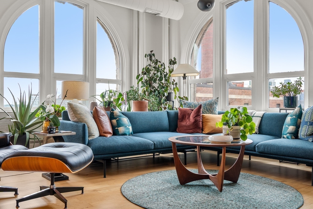 210 South St # 2 Unit: PH 11-2