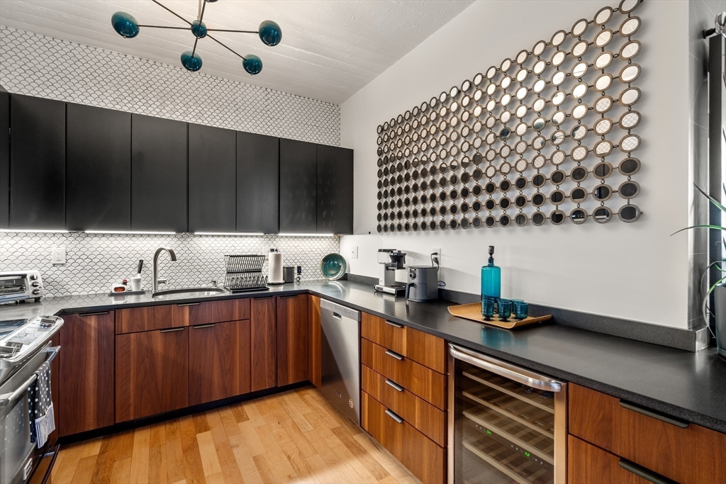 210 South St # 2 Unit: PH 11-2