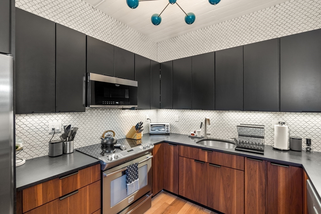 210 South St # 2 Unit: PH 11-2