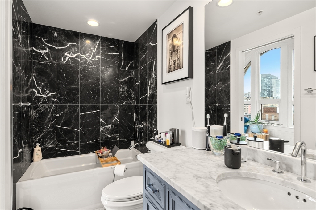 210 South St # 2 Unit: PH 11-2