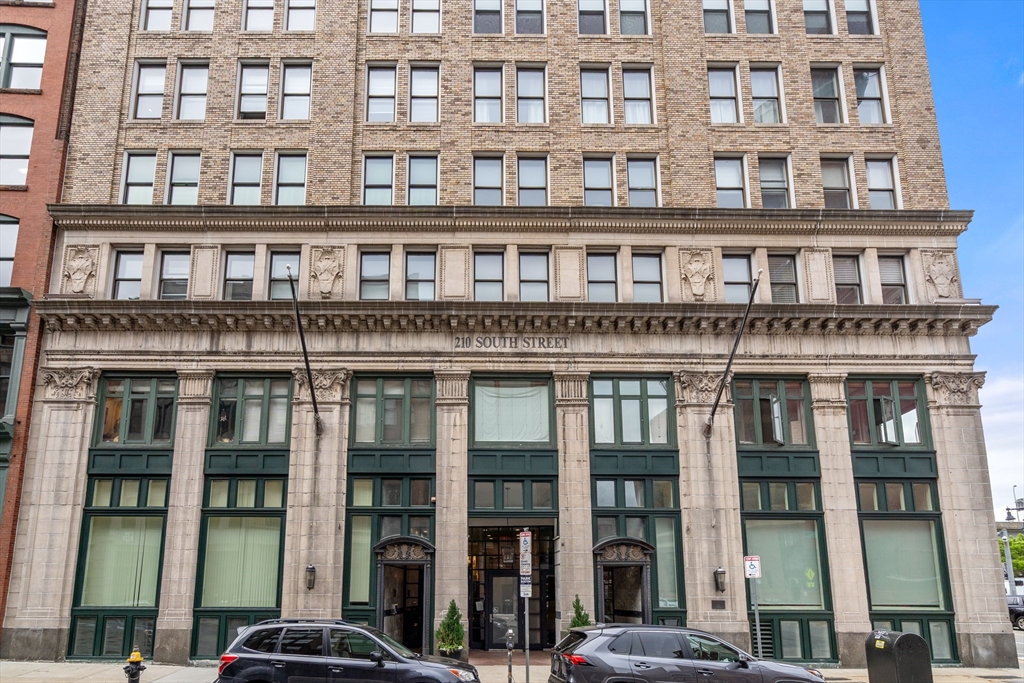 210 South St # 2 Unit: PH 11-2