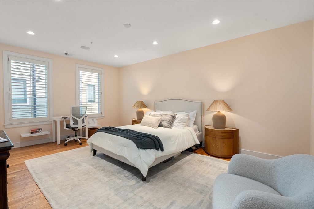 405 West First St # 01 Unit: 1-01