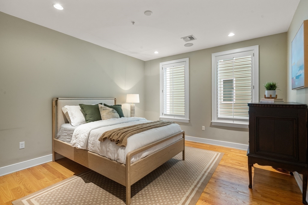 405 West First St # 01 Unit: 1-01