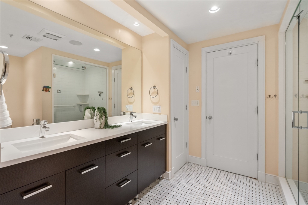 405 West First St # 01 Unit: 1-01