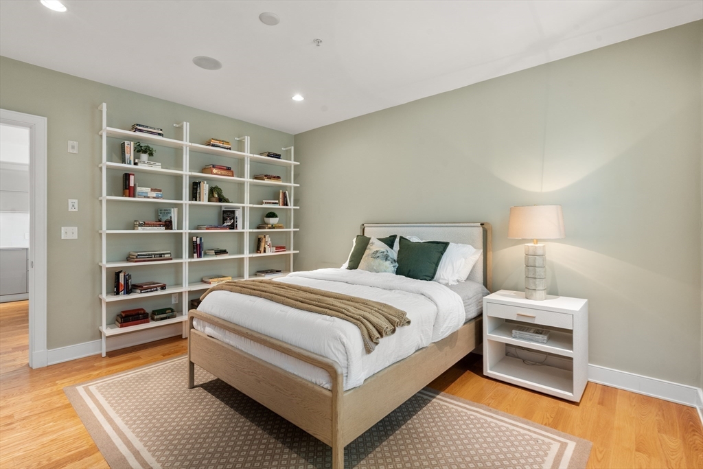 405 West First St # 01 Unit: 1-01