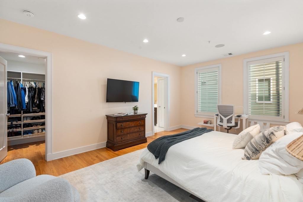 405 West First St # 01 Unit: 1-01