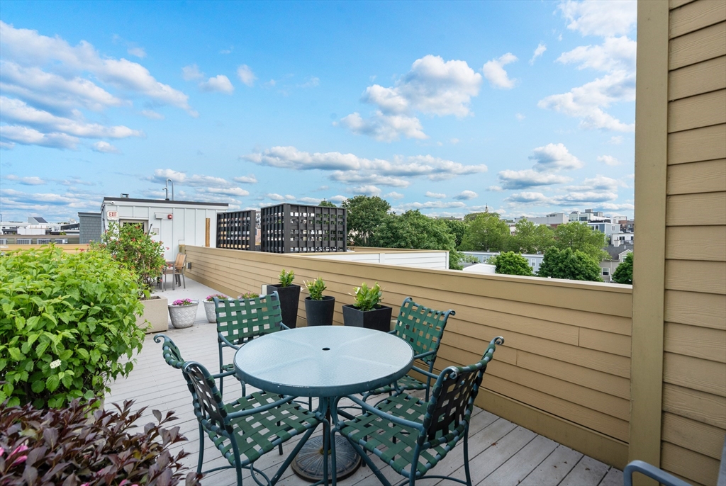 405 West First St # 01 Unit: 1-01