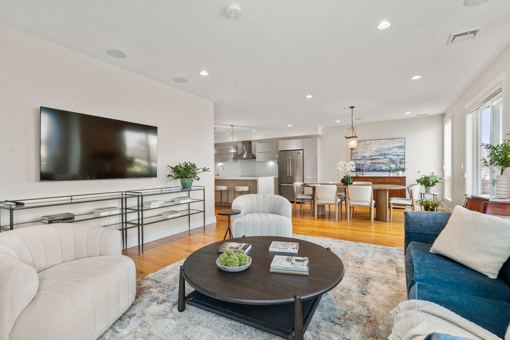 405 West First St # 01 Unit: 1-01