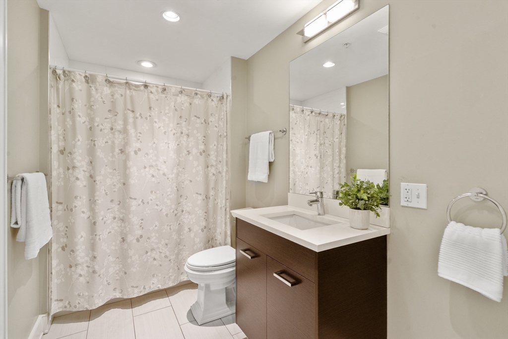 405 West First St # 01 Unit: 1-01
