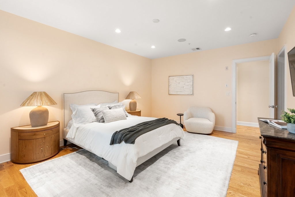 405 West First St # 01 Unit: 1-01
