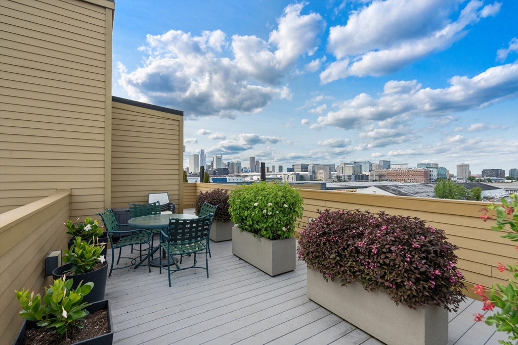 405 West First St # 01 Unit: 1-01