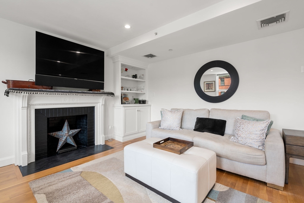 294 Newbury Street # 3D, Boston Unit: 3D