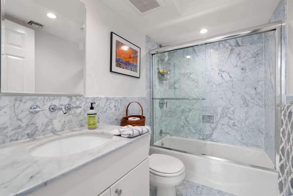 294 Newbury Street # 3D, Boston Unit: 3D