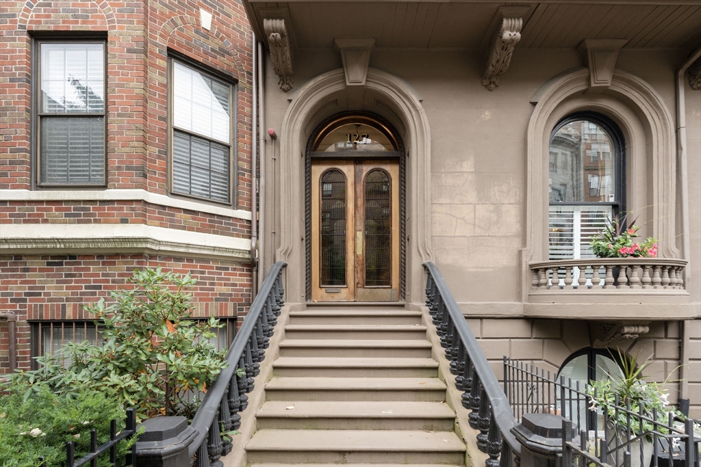 127 Beacon St # 2