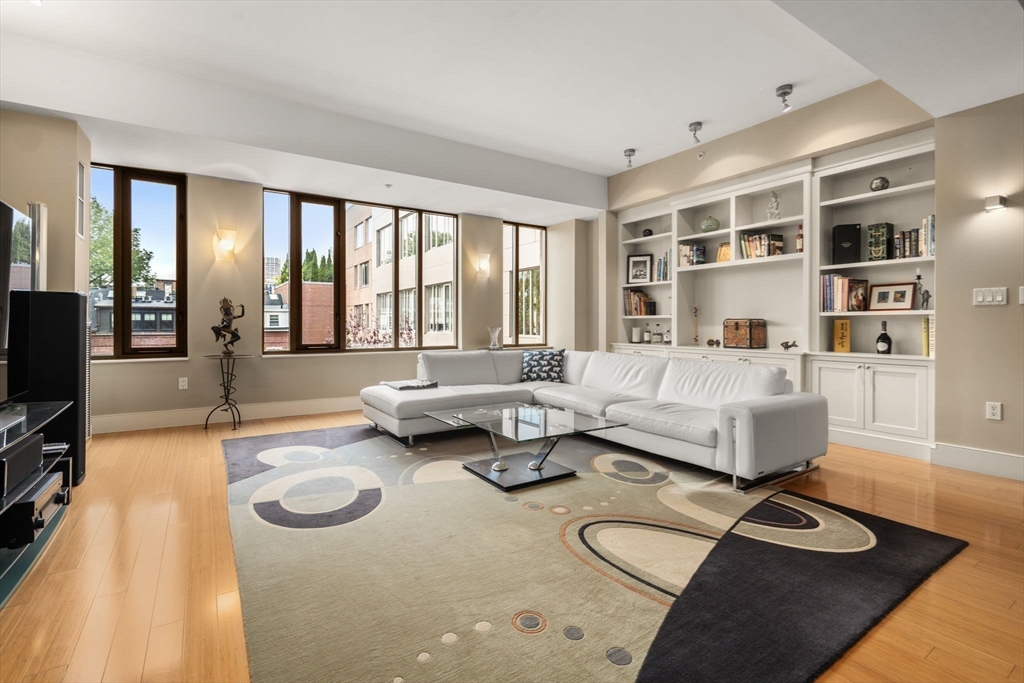 1313 Washington St # 330