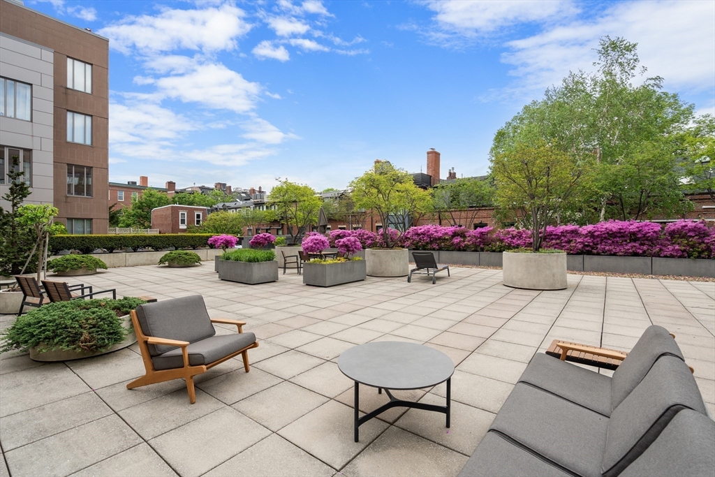 1313 Washington St # 330