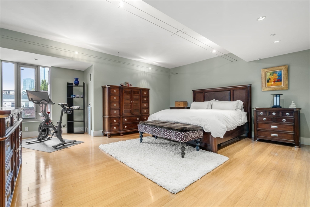 1313 Washington St # 330