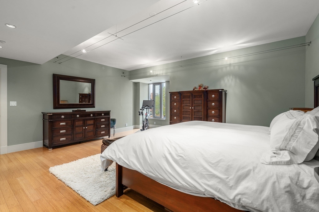 1313 Washington St # 330