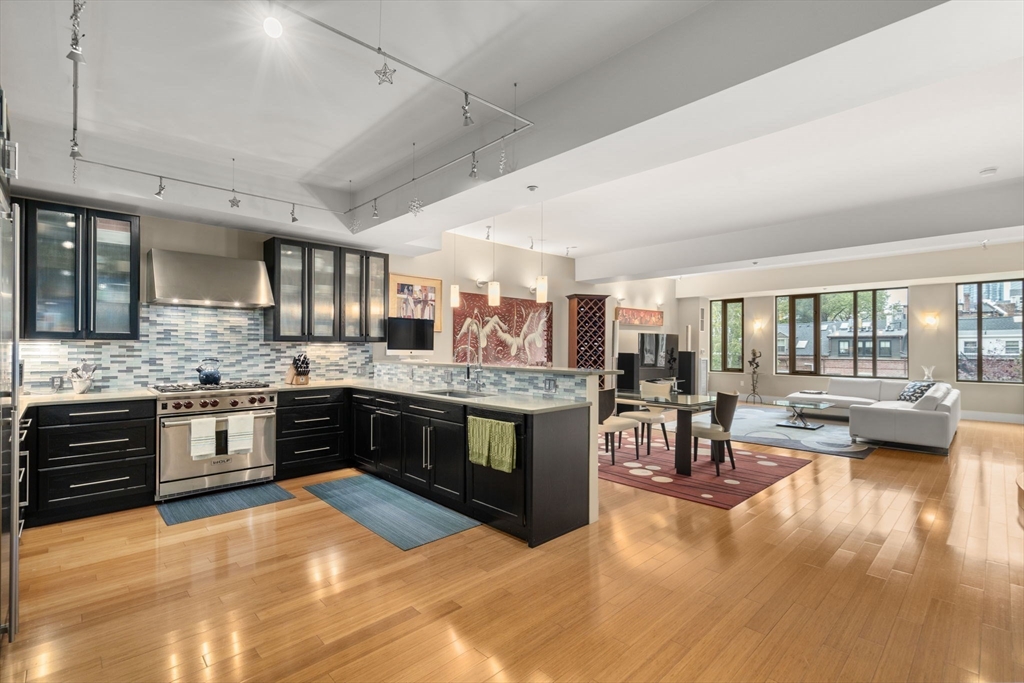 1313 Washington St # 330