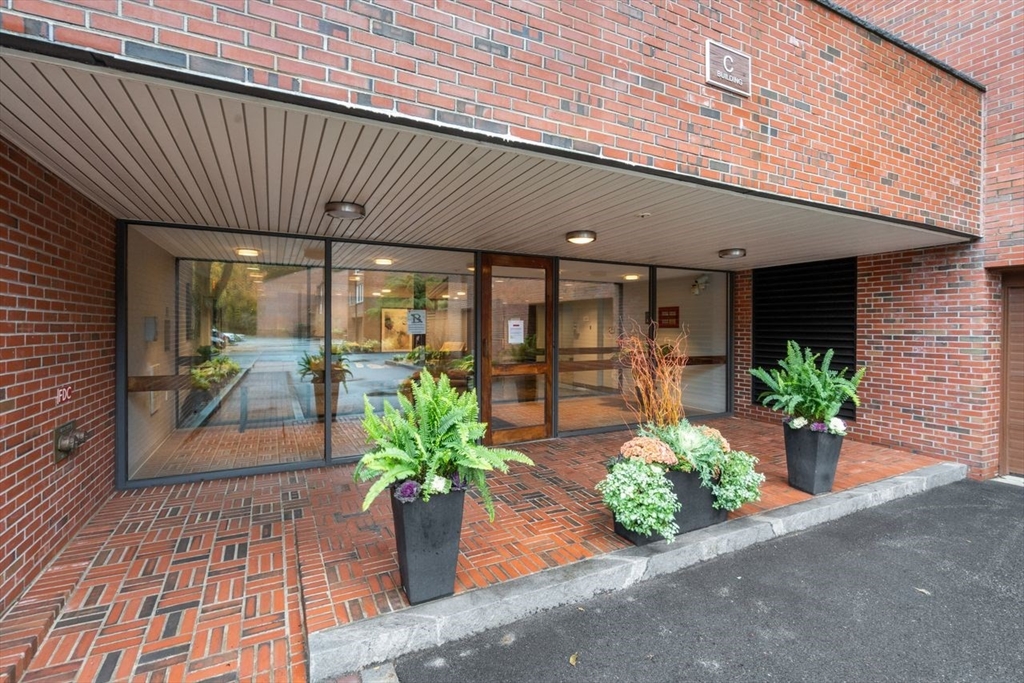 241 Perkins St # C306