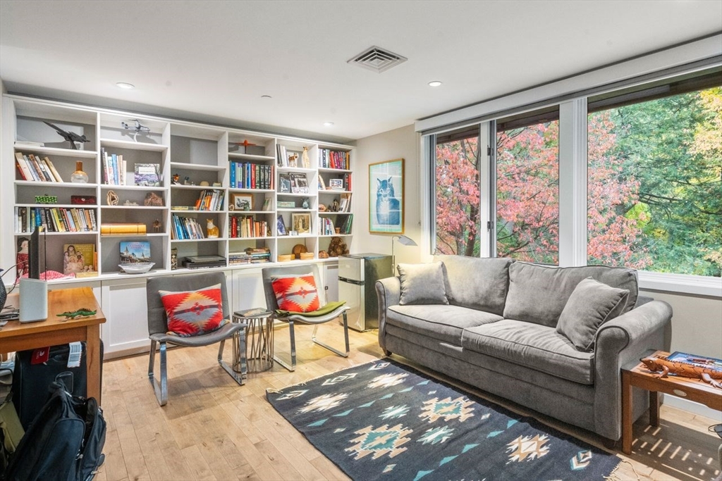 241 Perkins St # C306