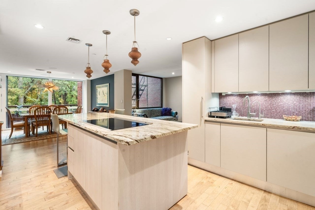 241 Perkins St # C306