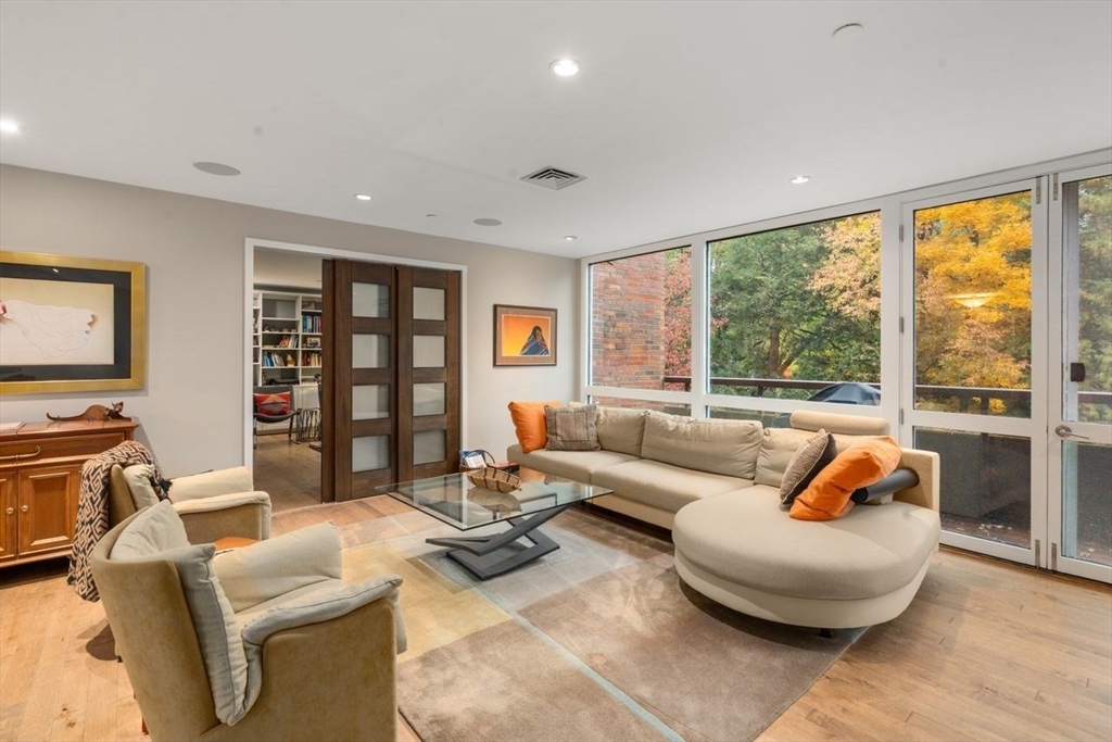 241 Perkins St # C306