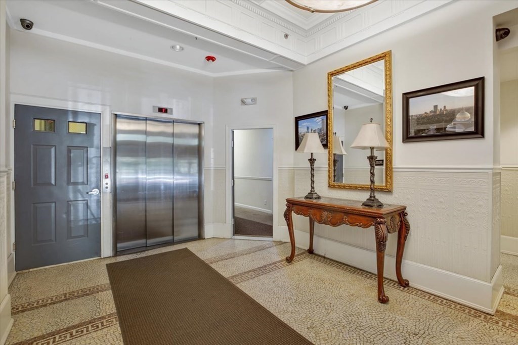 483 Beacon St Unit: PH4