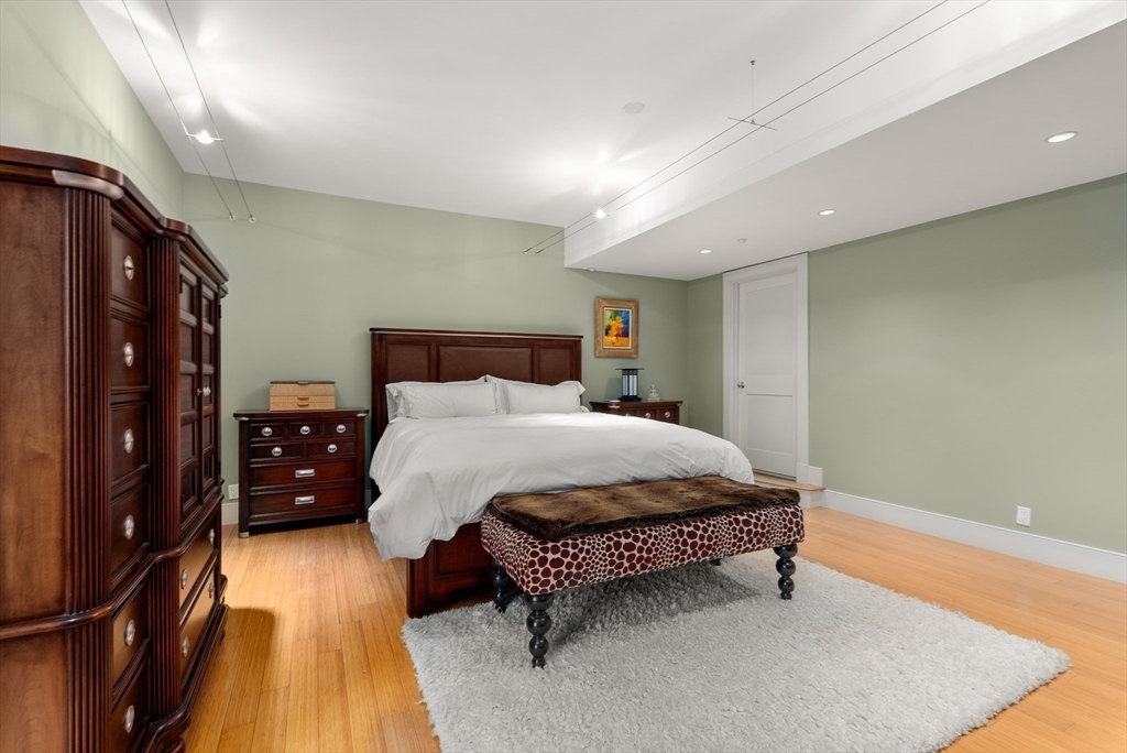 1313 Washington St # 330