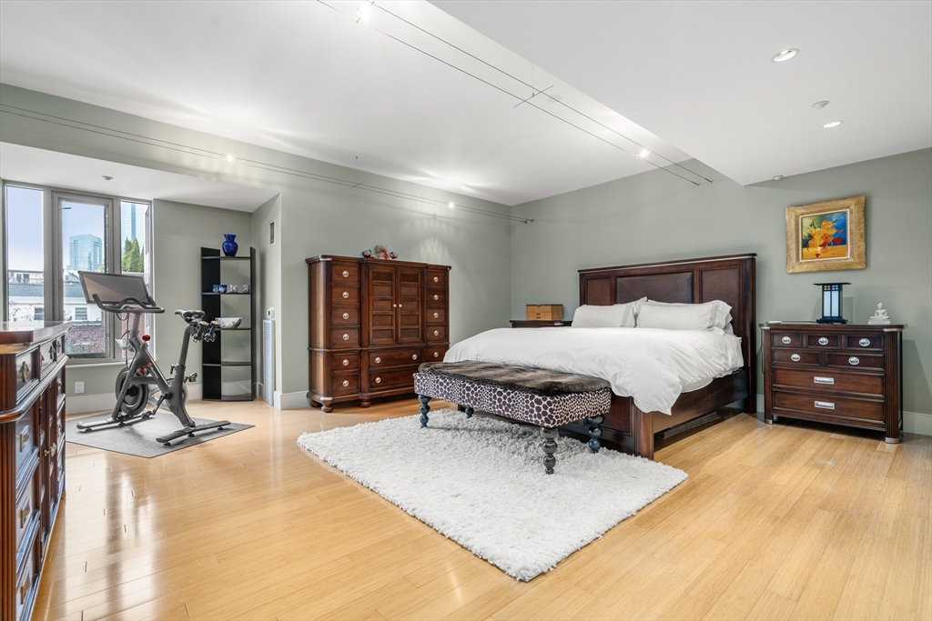 1313 Washington St # 330