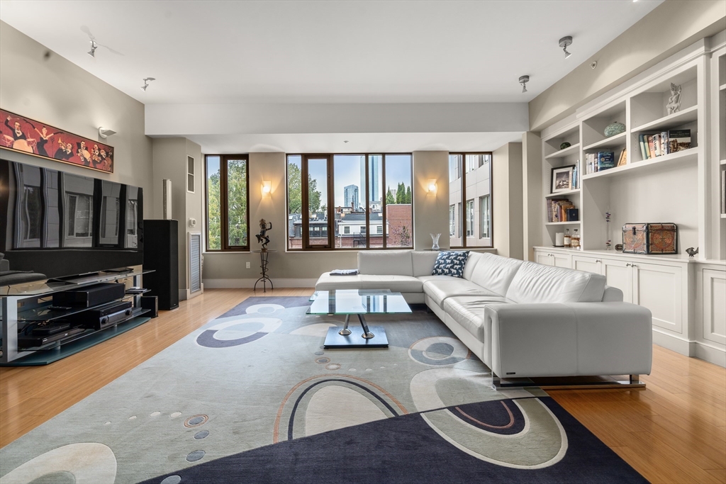 1313 Washington St # 330