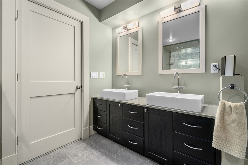 1313 Washington St # 330