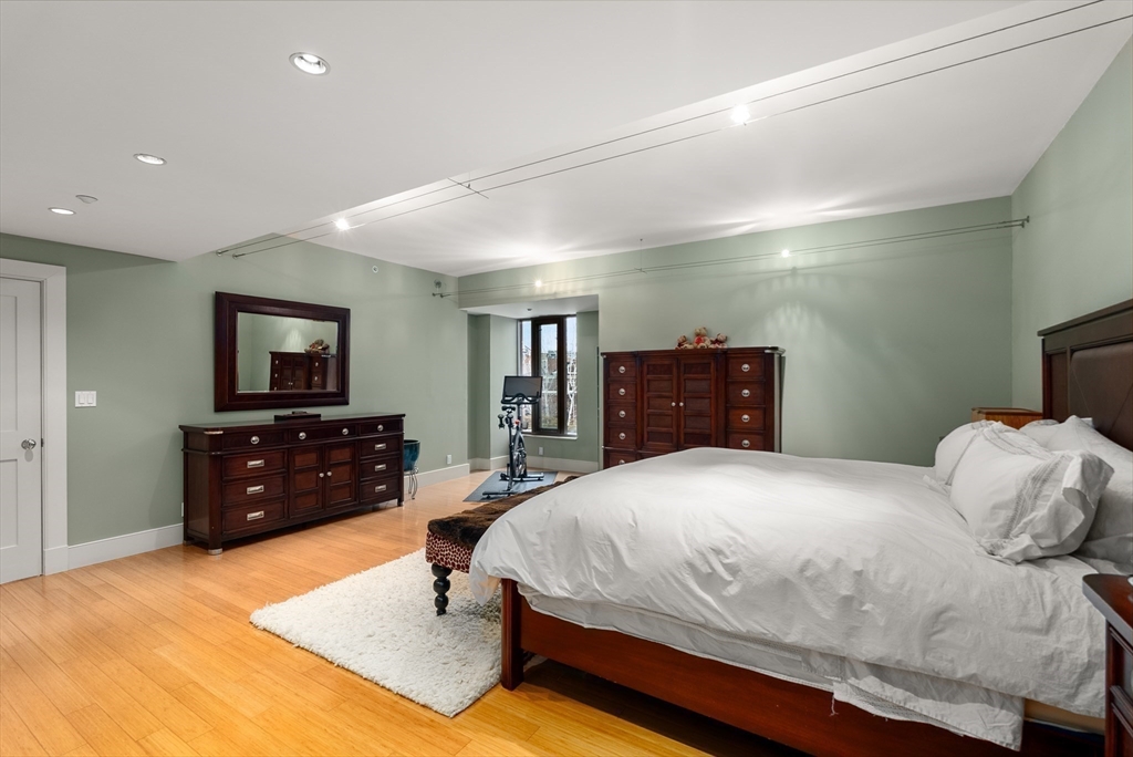 1313 Washington St # 330