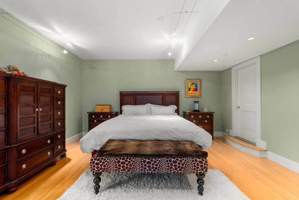 1313 Washington St # 330