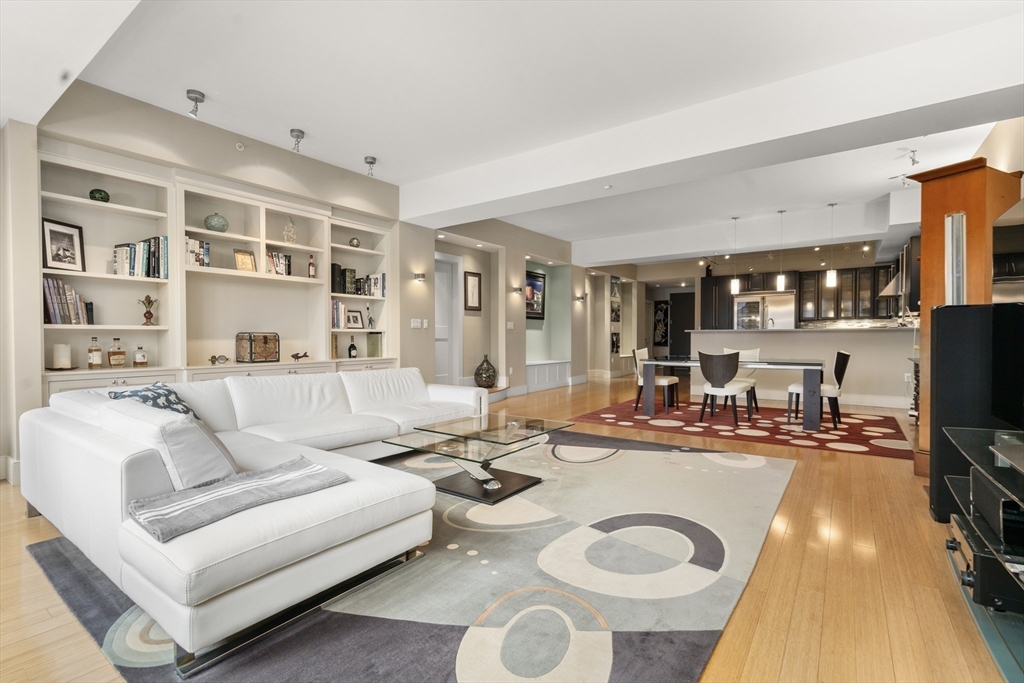 1313 Washington St # 330