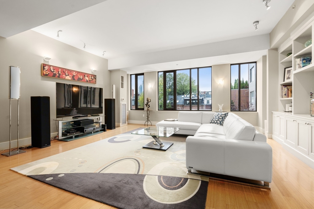 1313 Washington St # 330