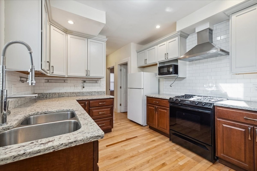 63 Prescott St # 1