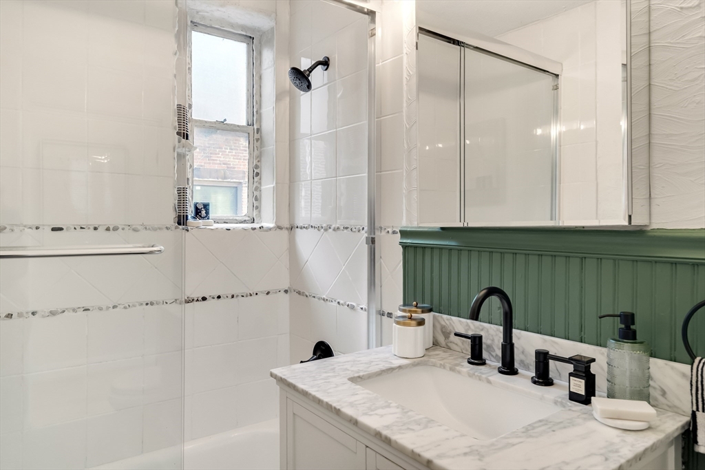 5 Albemarle St # 5