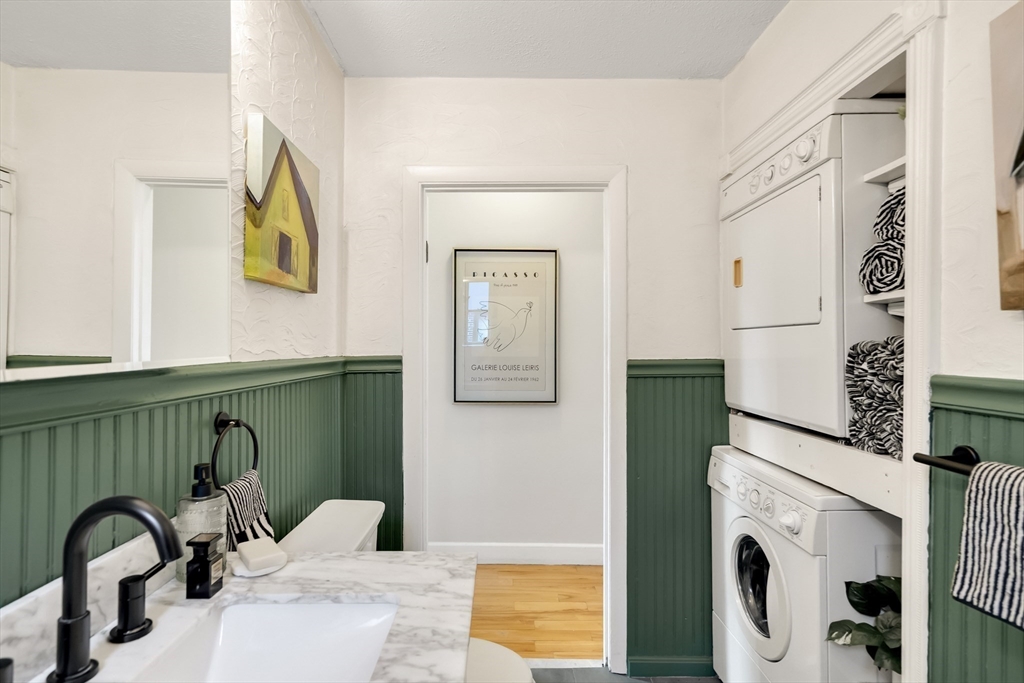 5 Albemarle St # 5