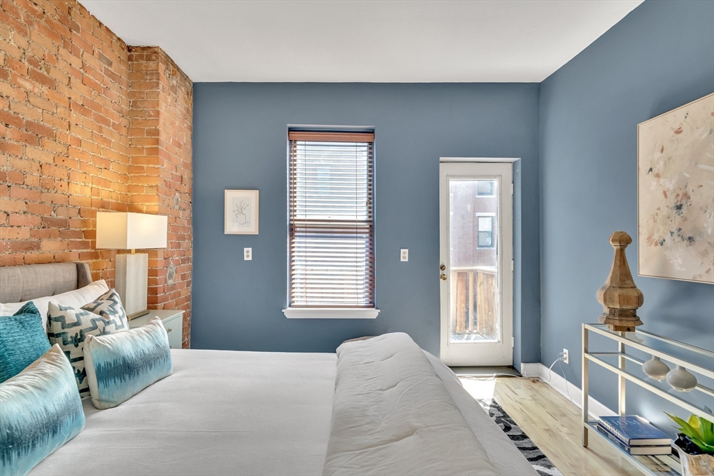 5 Albemarle St # 5
