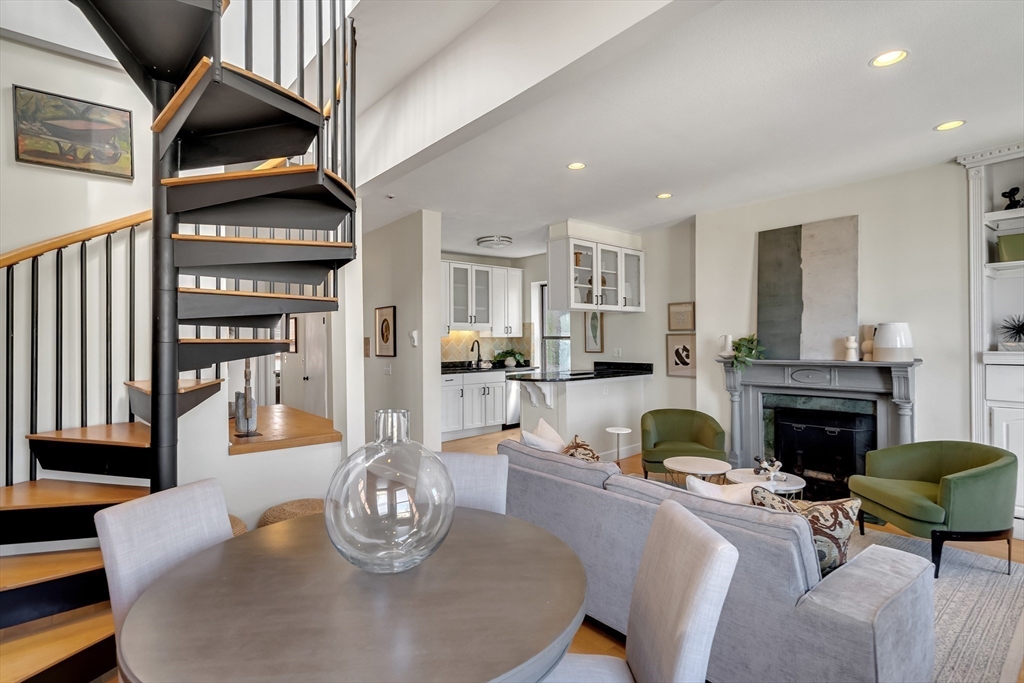 5 Albemarle St # 5