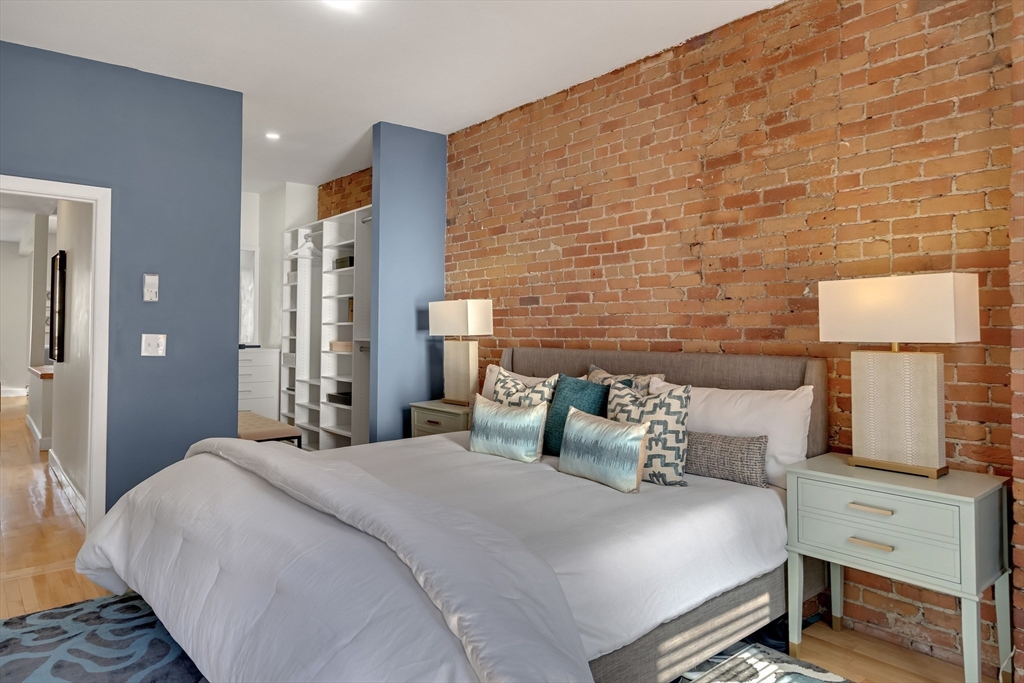 5 Albemarle St # 5