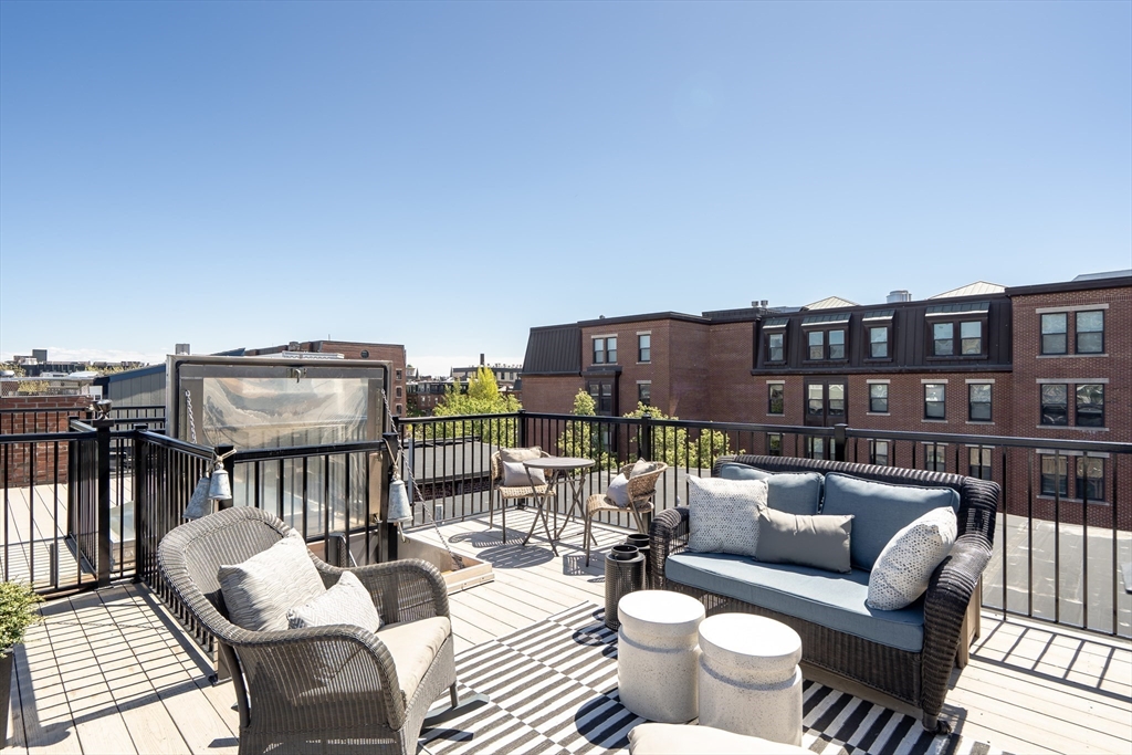 5 Albemarle St # 5