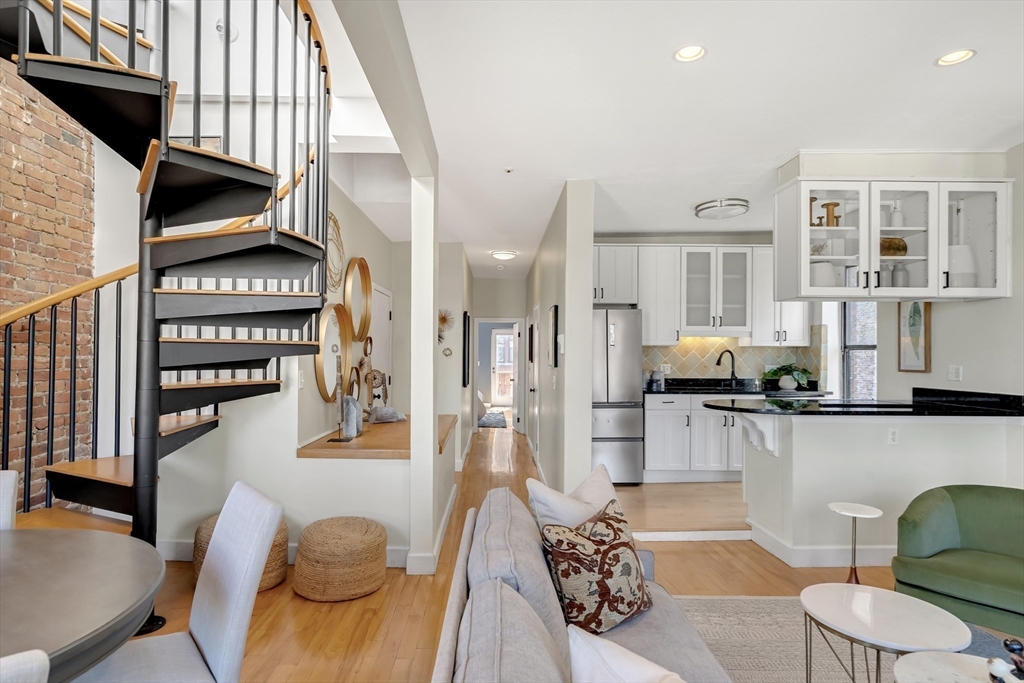 5 Albemarle St # 5