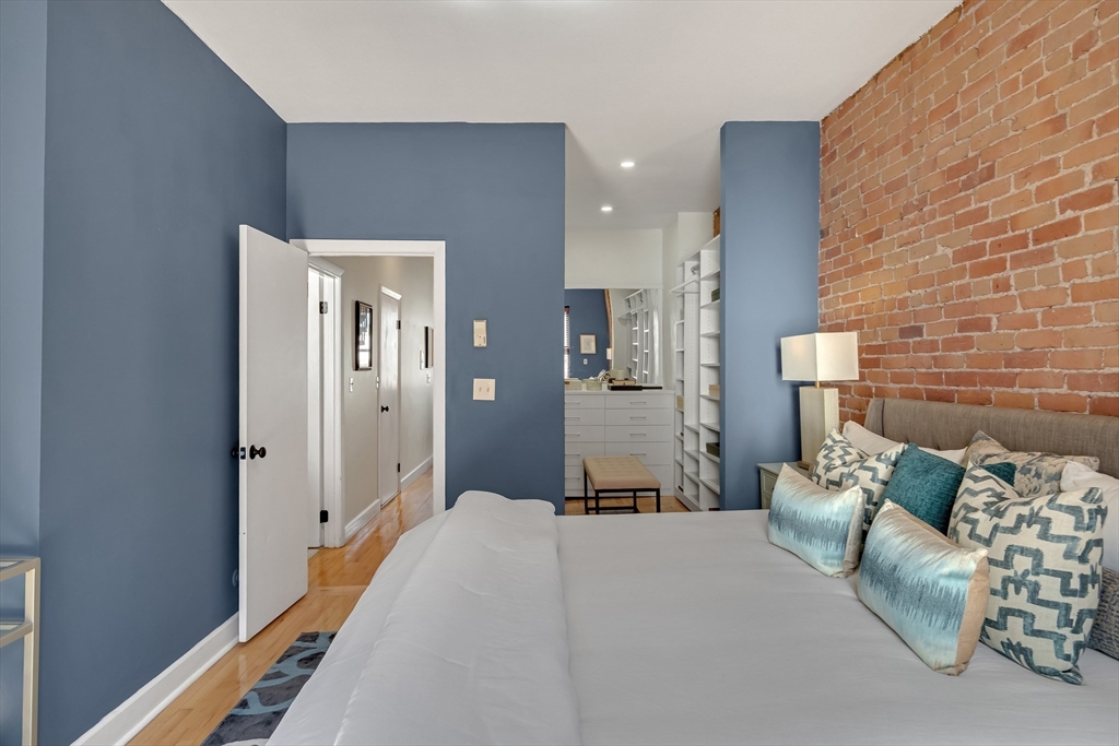 5 Albemarle St # 5