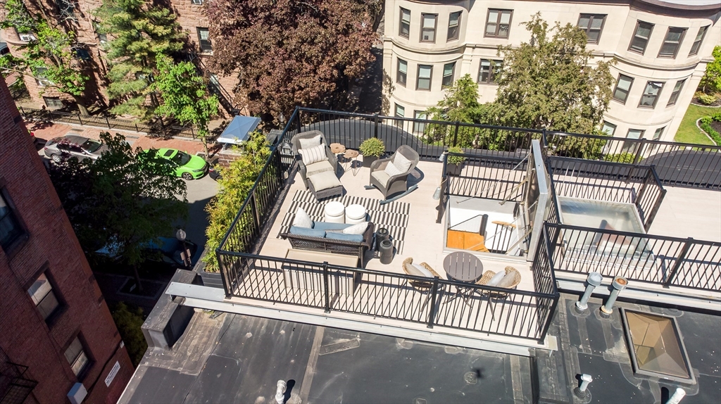 5 Albemarle St # 5